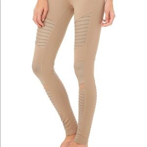 NWOT: Alo Yoga Moto Legging